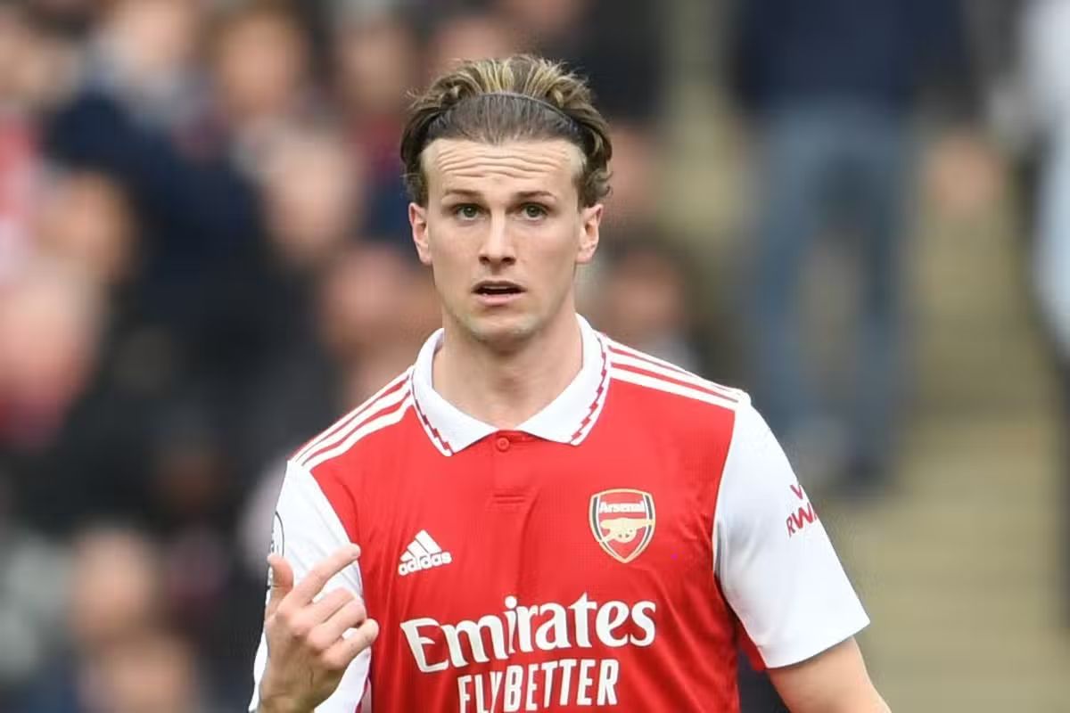 Rob Holding takes ONE back for Arsenal against Manchester City